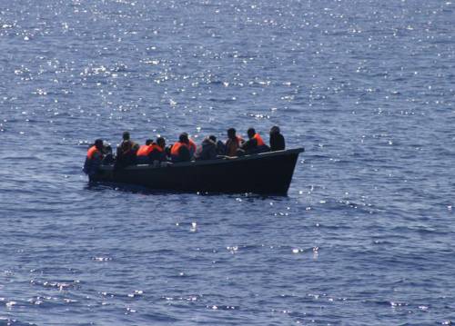 Clandestini, naufragio 
a Malta: decine di morti