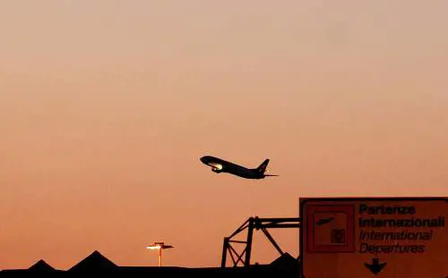 Alitalia, da Avia e SdL 
ultime firme sull'intesa 
Ora il partner straniero