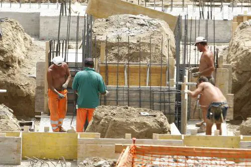 Tragedia sul lavoro: 
tre operai muoiono 
in un cantiere sulla A1