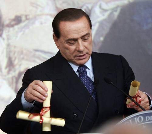 Berlusconi: "Un regime in Italia? Ridicolo 
Va accelerato l’iter delle leggi"
