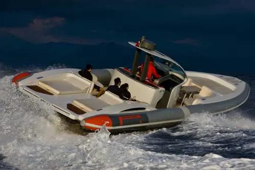 Il gommone iperlusso: 500mila euro