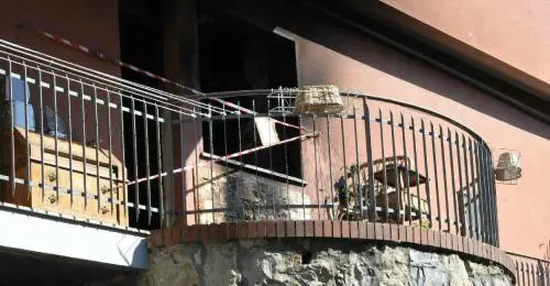 Altra tragedia della follia: bruciato in casa