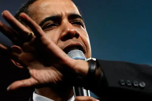 Usa, Obama ora replica ai colpi bassi di McCain