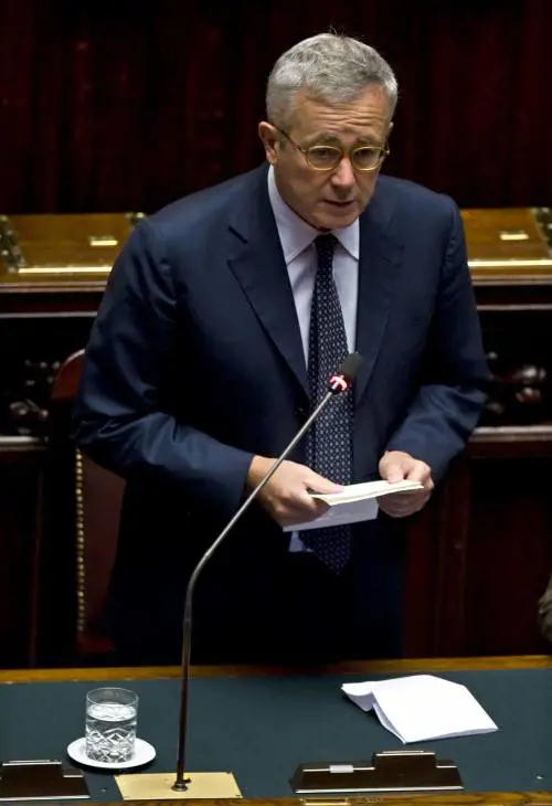 Tremonti: via l'emendamento salva manager 
Il relatore: "Non era per Cirio e Parmalat"