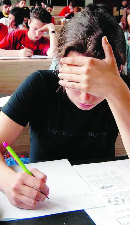 "Oggi mi laureo..." ma non era vero:  
Studentessa venticiquenne suicida