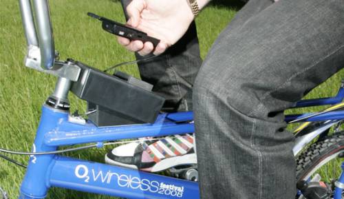 Multa per chi parla al cellulare in bici