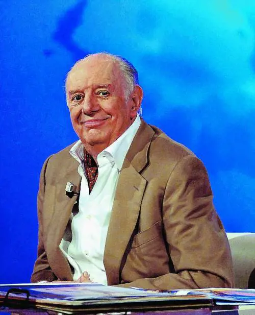 Fo  attacca la destra intollerante ma viaggia sullauto di Alemanno