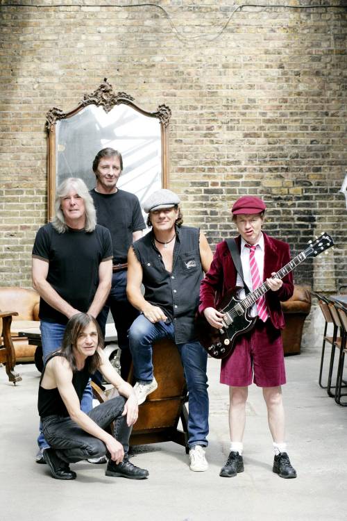 Ac/Dc: sempre uguale, sempre nuovo 
Il rock di Angus Young torna dopo 8 anni di silenzio