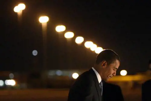 Obama corre alle Hawaii dalla nonna morente