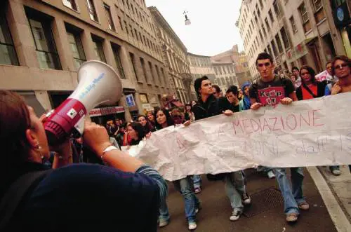 Cortei, lezioni all’aperto, corsi di occupazione: ecco la controriforma