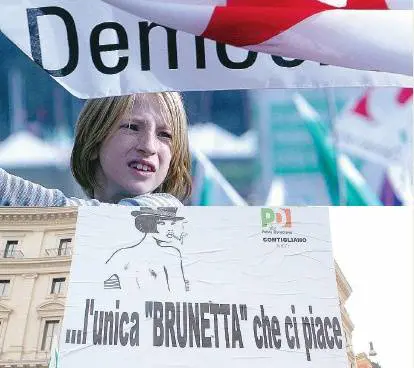 Festival dell’odio al Circo Massimo: la Gelmini è il nuovo bersaglio