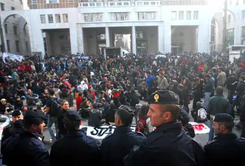 I centri sociali si infiltrano