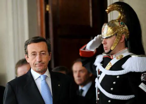 Assenteisti e pianisti, 
Fini striglia i deputati: 
"Serve più disciplina"