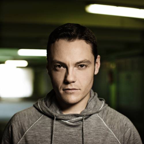 Tiziano Ferro: "Né mode né politica 
Per parlare
mi basta  la musica"