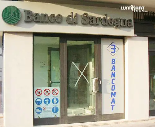 Sassari, tentata rapina: feriti due anziani clienti