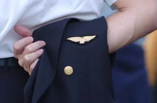 Piloti e hostess minacciano il blocco dei cieli