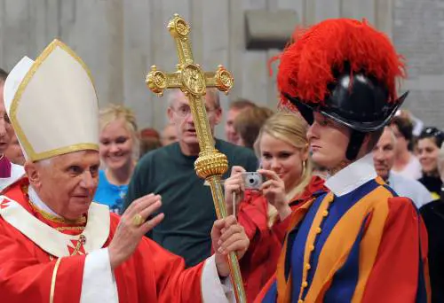 Islam, Benedetto XVI: basta 
con le persecuzioni in nome di Dio