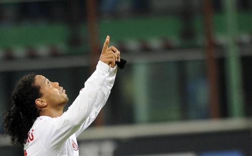 Ronaldinho fenomeno 
al 90' illumina il Milan