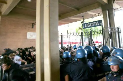 Scuola, ancora cortei e manifestazioni 
Scontri a Roma: feriti agenti e studente