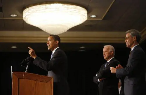 Obama lancia la sfida all'economia: 
"Meno tasse per le piccole aziende"