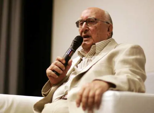 Il razzismo dei cattivi maestri: 
"Gelmini? Non è un essere umano"