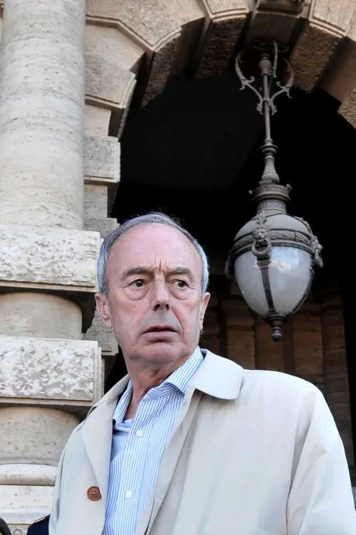 Monito del Vaticano: 
"Assassino chi smette 
di nutrire Eluana"