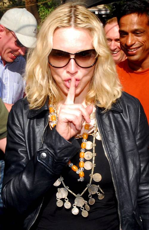 Madonna: "Vuoi vedere i figli? 
Dagli da bere acqua benedetta"