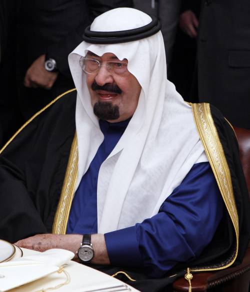 Il re saudita condanna il terrorismo e invita al dialogo