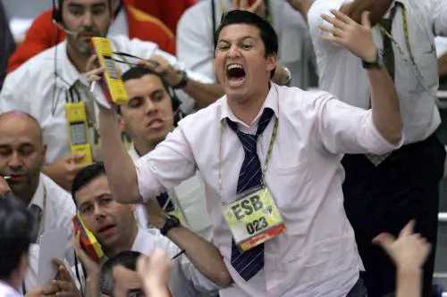 Borse Ue positive dopo giornata di passione 
Germania in recessione. Bce: "Economia ferma"