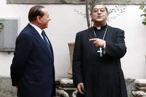 Rifiuti, Berlusconi sul dl: 
"Estenderemo i reati 
anche alle altre Regioni"