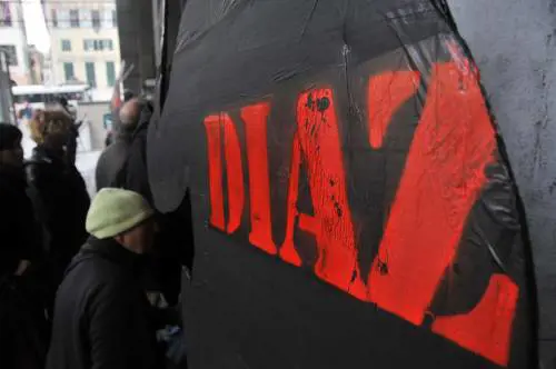 G8, scontri alla Diaz: assolti i vertici della polizia 
Tredici condanne per gli agenti e 16 assoluzioni