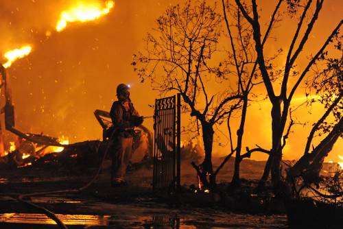 Los Angeles, bruciano le case dei vip
