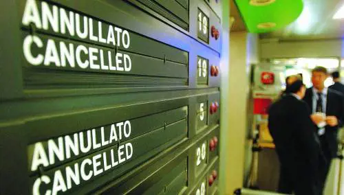 Alitalia, Fantozzi: debiti per 2,3 miliardi 
Piloti e hostess malati