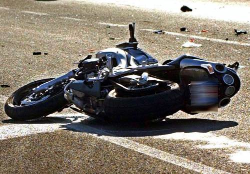 Drogato e ubriaco in moto con la figlioletta