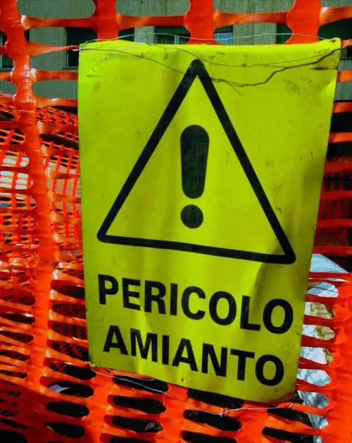 Amianto, linchiesta fa tremare migliaia di imprese e pensionati