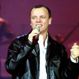 D'Alessio: "Cantavo 
alle feste dei camorristi"