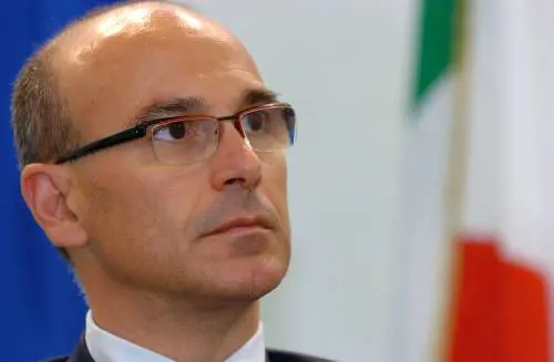 Pd, scoppia la grana Soru 
Veltroni: "Resta al lavoro"