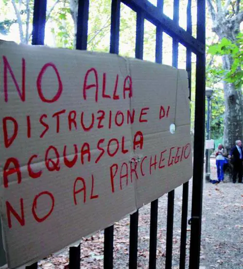 Brindisi bipartisan nel parco «Abbiamo salvato lAcquasola»