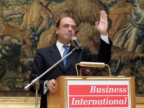 Concorsi, Alfano: una legge per impedire brogli