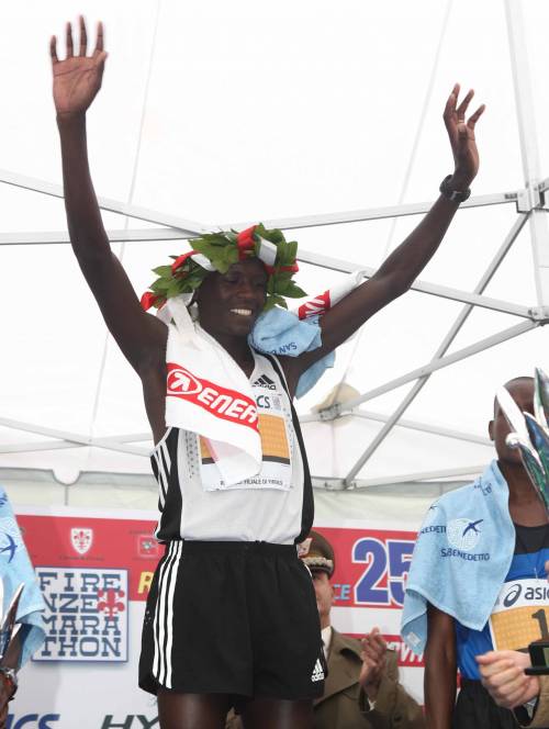 Maratona di Firenze, dominio keniano nella gara dei record