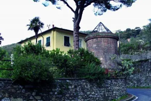 Paura a Camogli, rapina in villa: anziani picchiati e sequestrati