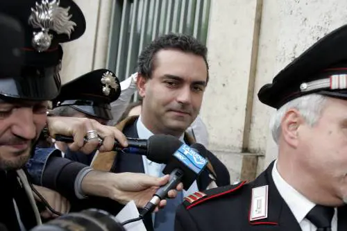 Caso De Magistris, il pg di Catanzaro protesta: 
"Perquisizioni atto scandaloso ed eversivo"