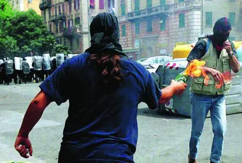 Ora i poliziotti vanno condannati per «stigmatizzare» i fatti del G8