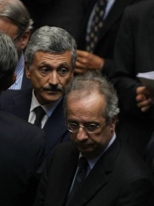 Veltroni: pronto a lasciare. D'Alema: fai ridere