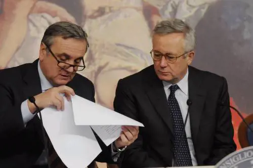 Sacconi: "Chi perde  
il posto di lavoro  
non verrà lasciato solo"