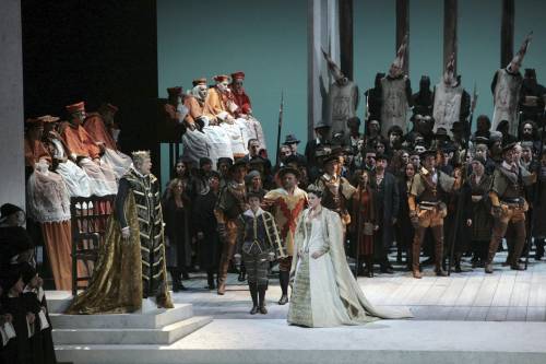 Prima della Scala: il Don Carlo piace  
quasi a tutti ma non entusiasma