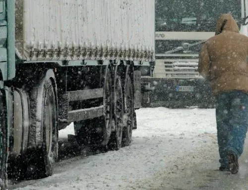 Nevica a Genova, le autostrade 
vanno in tilt per colpa dei tir