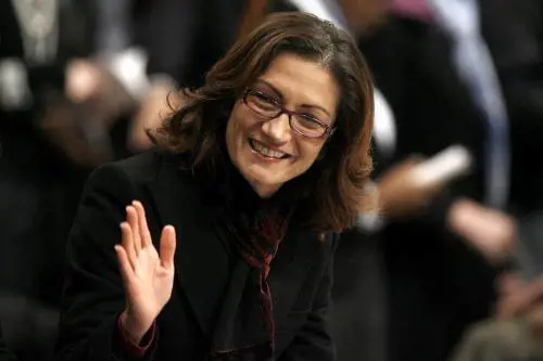 Maestro unico, Gelmini: "Nessuna retromarcia 
Berlusconi: "Stanco della disinformazione"