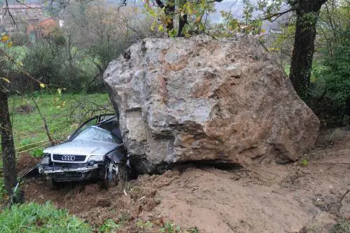 Maltempo: neve, disagi sulle strade e frane 
Valanga in Valchiavenna, ragazzo in salvo