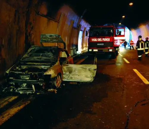 «Mi ha dato fuoco mentre guidavo, senza un motivo»